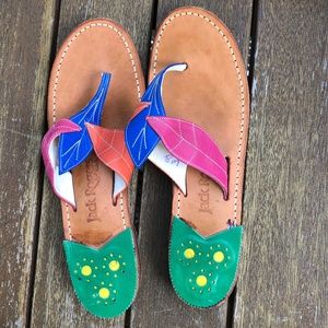 Great condition Jack Rogers leaf flip flops